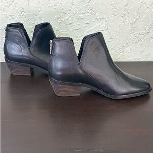 Vince Camuto Black Leather Ankle Boot w Back Zipper Sz 7.5 Heel 2